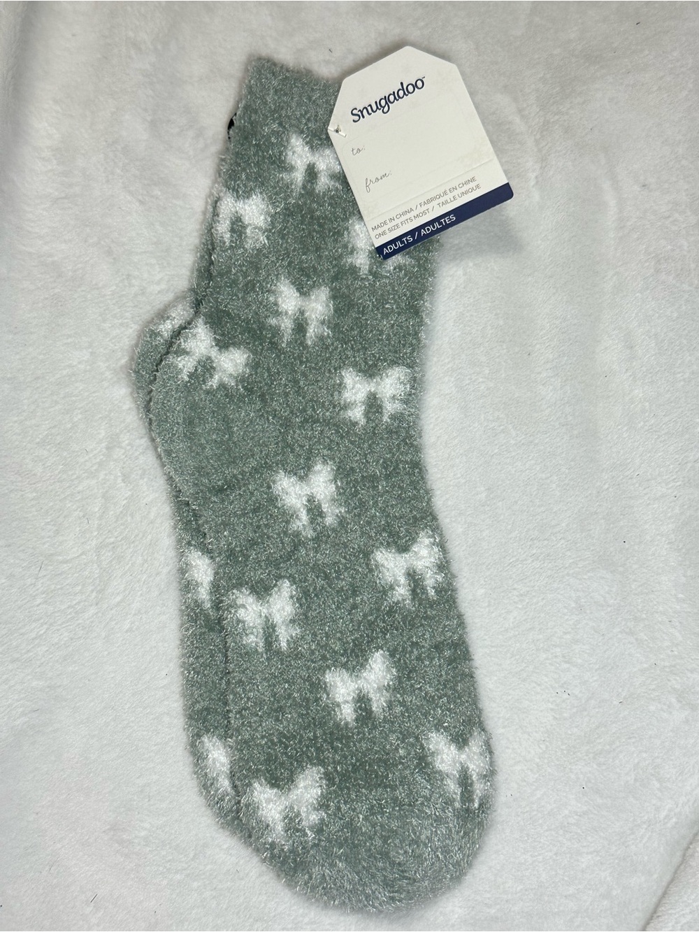 Snugadoo sage gray and white bow fuzzy socks
